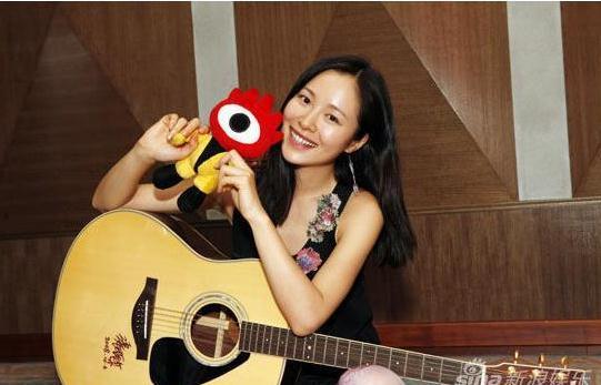 刘亦菲跟男星的剧照，因和邓超传绯闻被演封杀8年