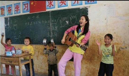 刘亦菲跟男星的剧照，因和邓超传绯闻被演封杀8年