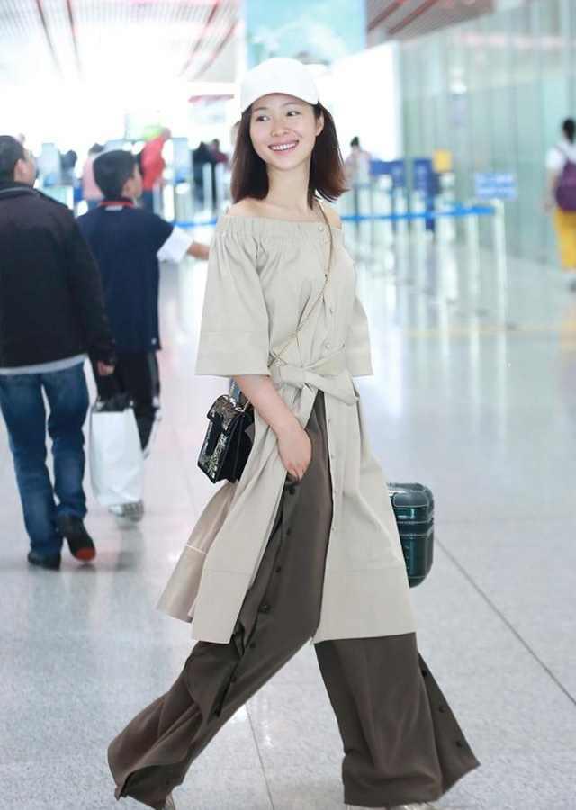 刘亦菲跟男星的剧照，因和邓超传绯闻被演封杀8年