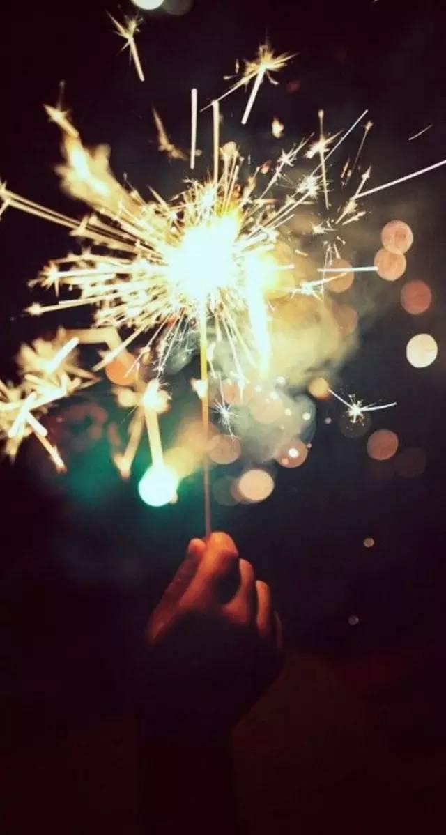 晚安句子171129：可以走一万步去见你，也愿意退一万零一步离开你