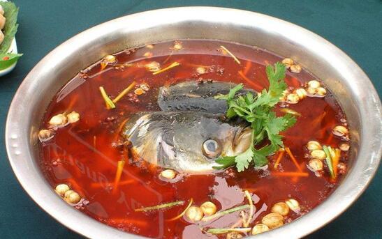鱼头火锅应该怎样做，鱼头火锅的家常做法