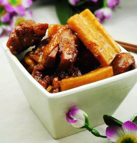 鸡怎么炖才好吃，怎样炖鸡才好吃又简单窍门（有人焯水、有人直接炖）