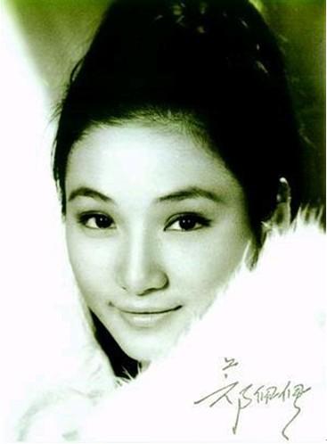 郑佩佩个人资料，郑佩佩演过的电视剧有哪些（76岁郑佩佩：39岁生四胎）