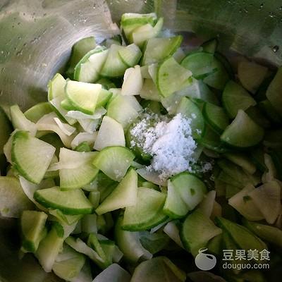 腌萝卜的制作方法，家庭自制腌萝卜（万万别用白糖和米醋）