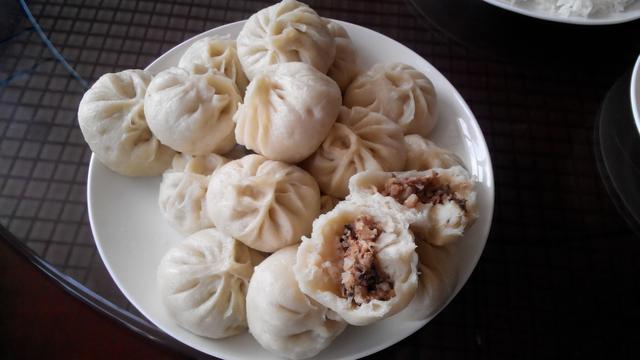 苞米面饼馅包子，玉米面包子就做的柔软又细腻