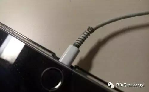 苹果手机数据线，苹果手机数据线最长使用寿命