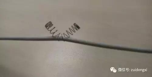 苹果手机数据线，苹果手机数据线最长使用寿命