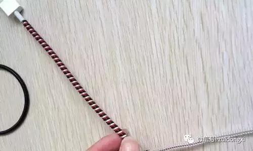 苹果手机数据线，苹果手机数据线最长使用寿命