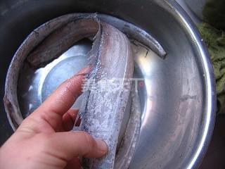 带鱼怎么炸好吃，带鱼怎么炸才酥脆无骨（老渔民教您一招）