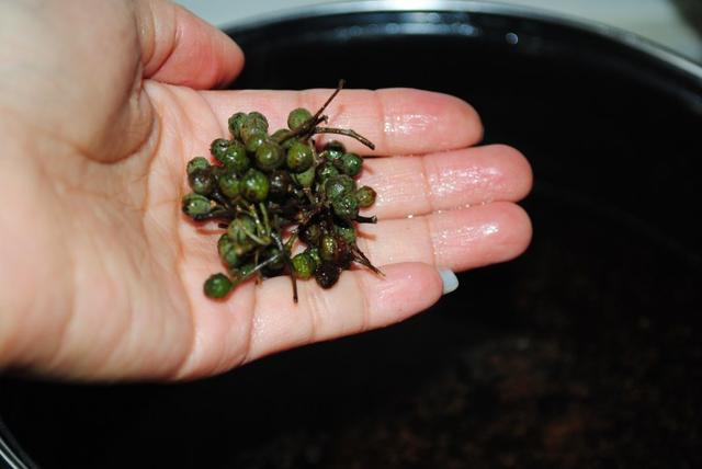 贵州脆皮酸汤猪脚正宗做法，一道菜成就一个人之-酸汤脆皮猪脚