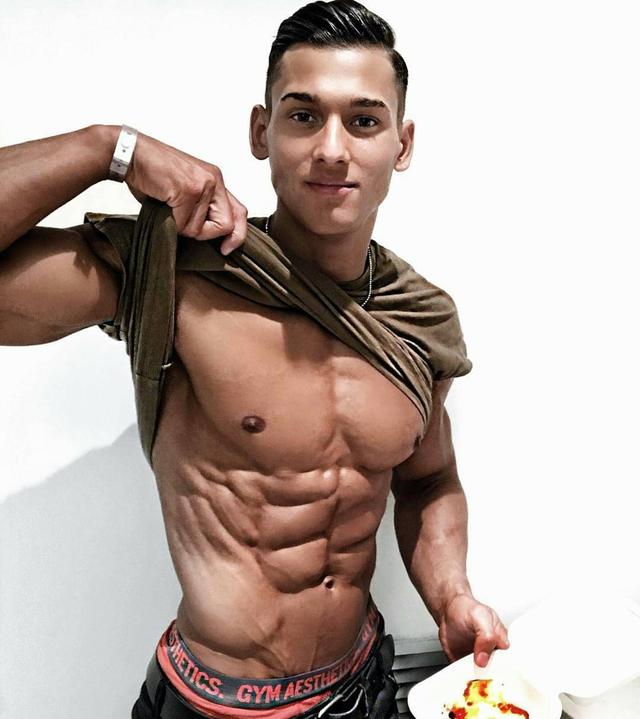 8个动作每天10分钟，一个动作七天让腹肌变得更明显