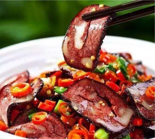 湖南邵阳猪血丸子怎么做好吃窍门，湘菜独特的猪血丸子