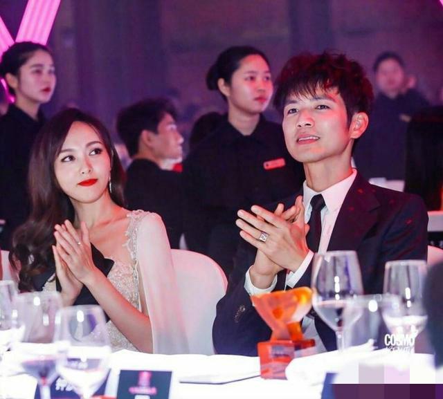 最美的时光吻戏，张钧甯钟汉良吻戏最美时光（钟汉良为张钧甯披外套苏倒一片）