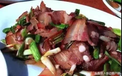 贾鲁河桥上信阳土豪哥晒200米长腊肉，四川最能吃的腊肉