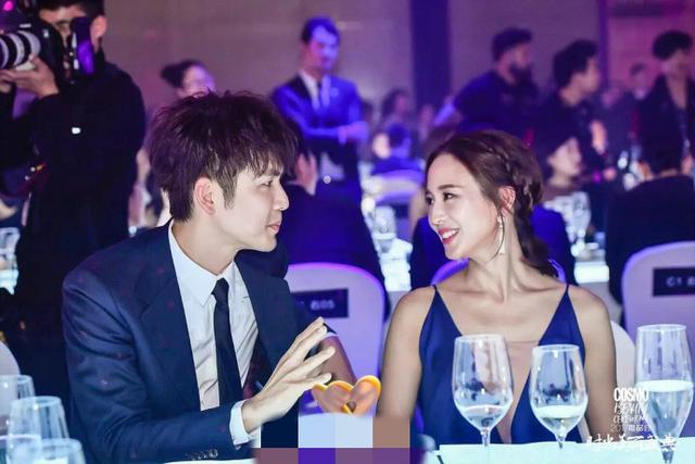 最美的时光吻戏，张钧甯钟汉良吻戏最美时光（钟汉良为张钧甯披外套苏倒一片）