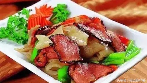 贾鲁河桥上信阳土豪哥晒200米长腊肉，四川最能吃的腊肉