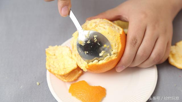 不脏手剥橙子方法，这样剥橙子快捷又方便