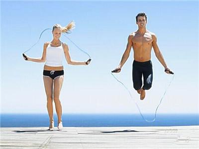 跳绳的正确方法与技巧，一分钟跳绳的技巧和训练方法（这份运动指南送给你）
