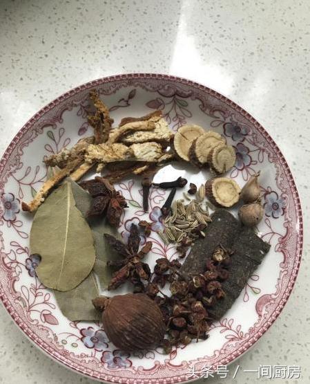 肉夹馍卤肉的做法及配料，正宗卤肉夹馍的做法和配方（肉夹馍最详细做法）