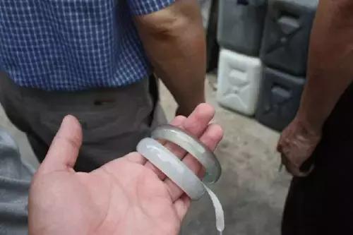 简述翡翠abc货的定义及鉴别特征，5分钟教你分辨翡翠A、B、C货