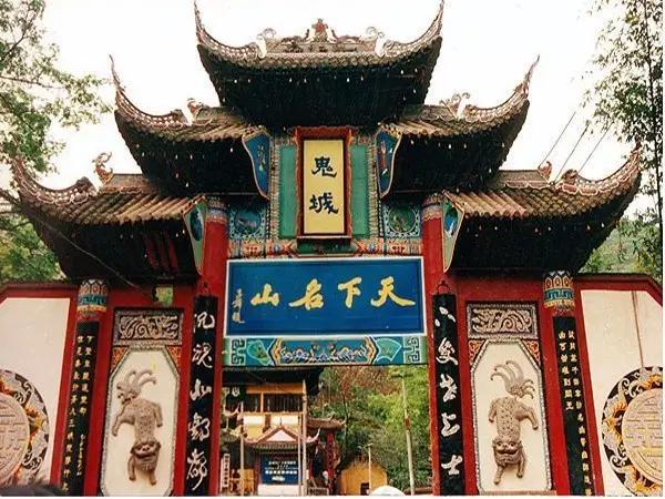 重庆市区旅游必去景点，重庆市区值得去的十大景点（市区必去7大景点盘点）