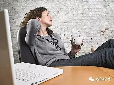 瑜伽中坐角式与告别式的区别，瑜伽中的三角式