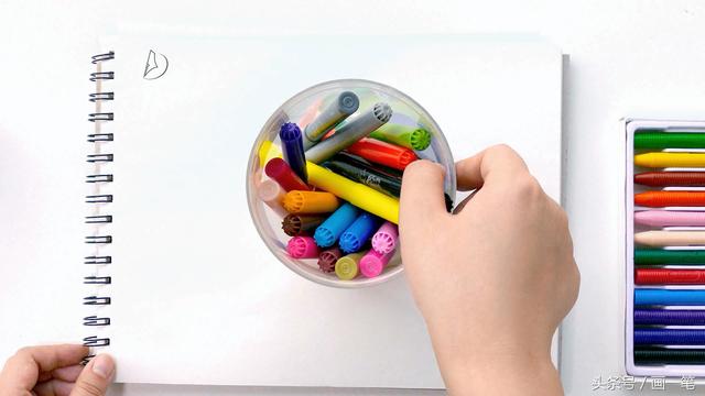 世界上最简单的足球怎么画，少儿美术/一幅世界杯进球就画好啦