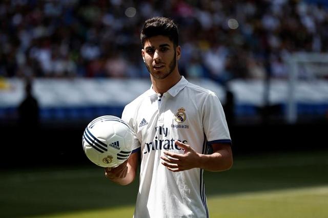 世界足球卡卡，细数世界杯型男