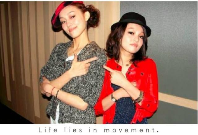 现在的韩红现状如何，AB甘做背景板韩红主动示好