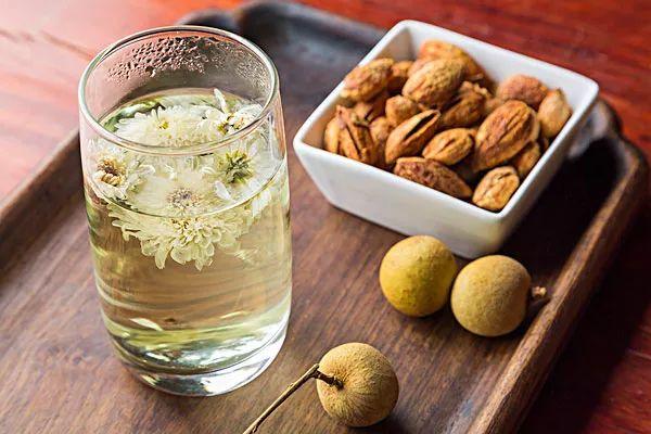 经常喝的润肺养肺的茶有哪些，秋冬最该喝6杯茶