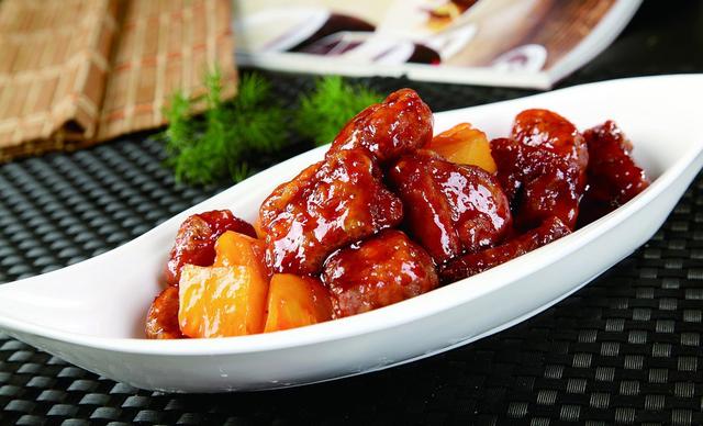 如何制作糖醋排骨，糖醋排骨怎么做又简单好吃（这才是糖醋排骨正宗又好吃的做法）