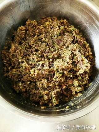 正宗牛肉包子馅的配方，牛肉包子的做法和配方窍门