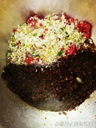 正宗牛肉包子馅的配方，牛肉包子的做法和配方窍门