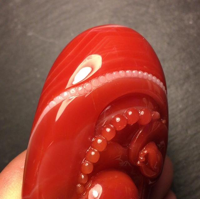 盘玩南红还能治病养身，南红戴什么样的包浆好