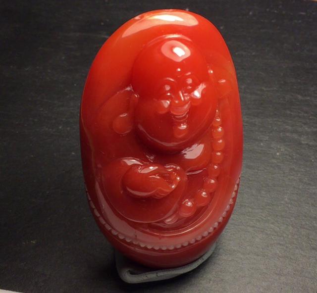 盘玩南红还能治病养身，南红戴什么样的包浆好