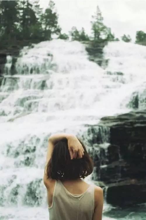 晚安句子180122：与其敷衍，还不如直接推开说再见