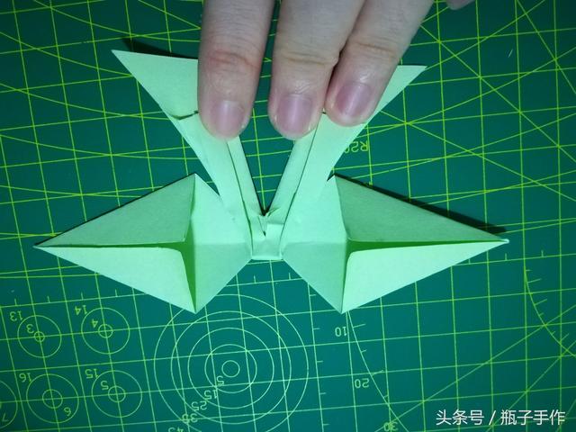 蝴蝶节礼物盒子的折法,怎么包礼物盒正方形蝴蝶结
