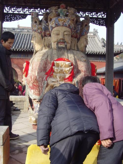 河南的春节习俗，河南人的过年风俗（河南各地的老家过年一定要吃啥）