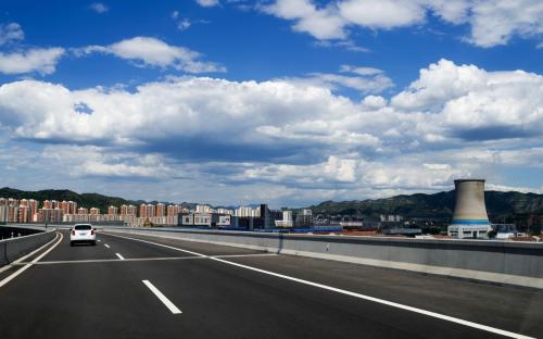 大广高速几车道，是一条南北纵向线路（大广高速公路沿途城市）