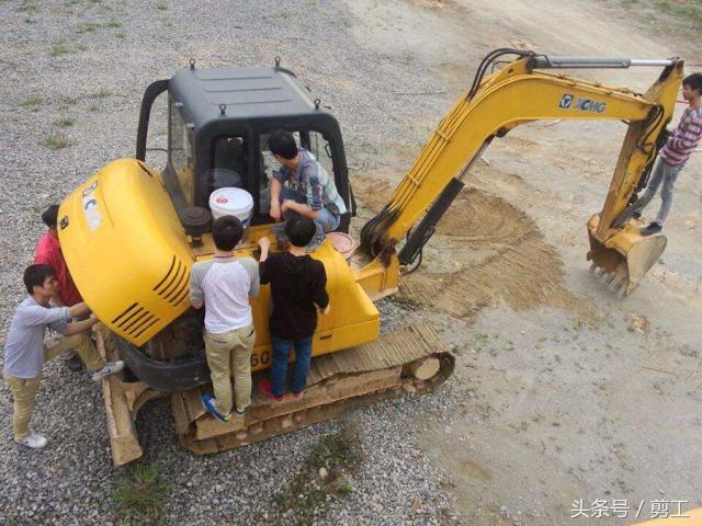 挖机学徒一般要学多久，零基础来培训十来天的学员已经学会很多开挖机的技能了。今...