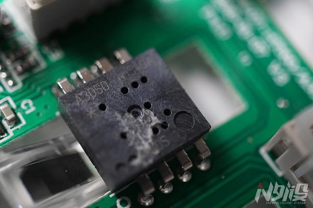 森松尼鼠标s-m11拆解教程，森松尼S-M11游戏鼠标拆解评测