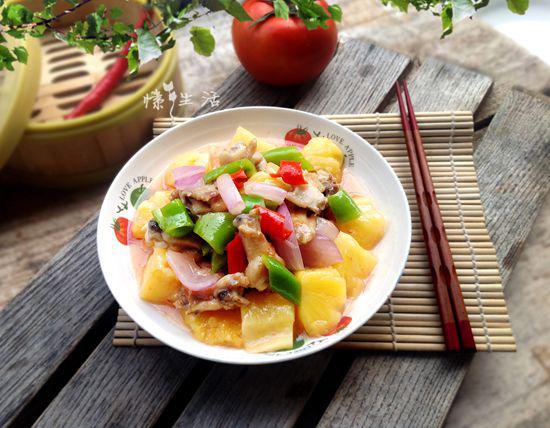 菠萝炒鸡肉的做法，菠萝炒鸡的教程（酸甜可口的菠萝鸡丁）