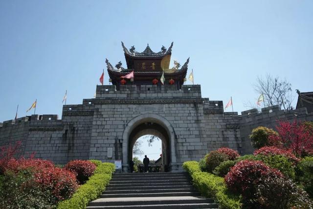 青岩古镇风景，贵州青岩古镇5A级景区旅游攻略