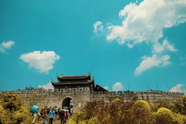 青岩古镇风景，贵州青岩古镇5A级景区旅游攻略