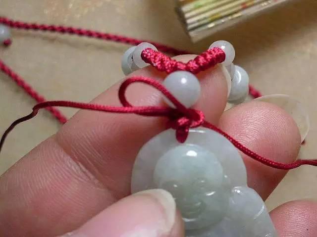 怎么做玉佩挂绳，编一个这样的项链绳瞬间一鸣惊人