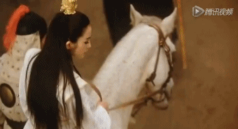 港星邱淑贞近况曝光，邱淑贞素颜出席梁家辉大寿