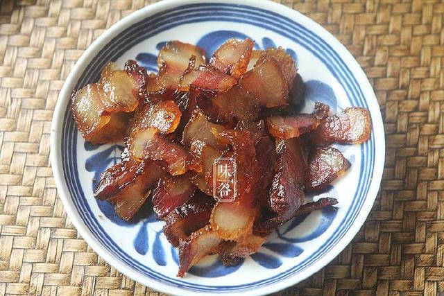 腊肉炒蒜苔的做法，四川蒜苔炒腊肉做法（蒜苔炒腊肉的做法）