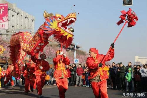 民间活动舞火龙，河南农村过年舞火龙