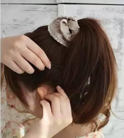 马尾怎么扎好看，高马尾编发怎么扎好看简单显发量（女神必备的一款高马尾）