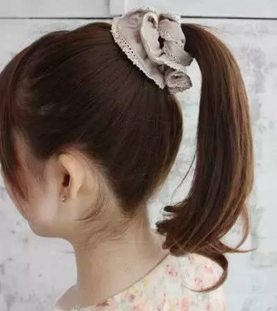 马尾怎么扎好看，高马尾编发怎么扎好看简单显发量（女神必备的一款高马尾）